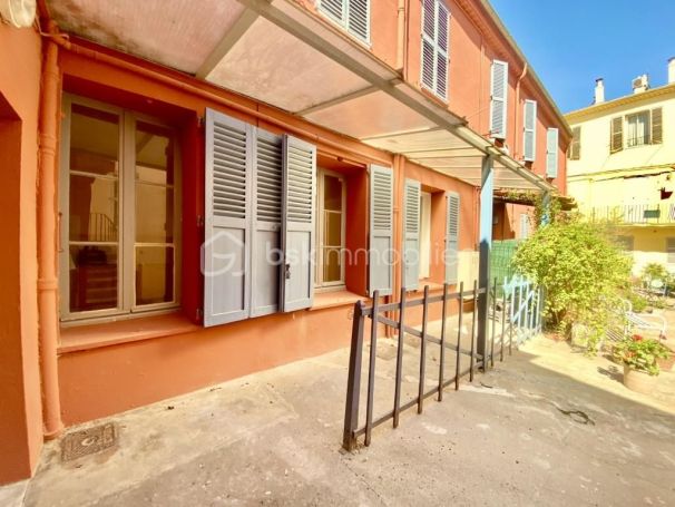 A louer APPARTEMENT DE PRESTIGE T3 62 M2 TERRASSE BORD DE MER CANNES
