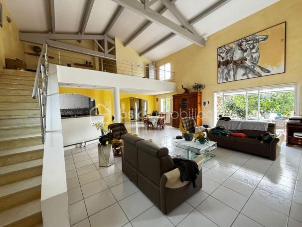 A louer MAISON  5 PIECES 192 M2 BORD DE MER BALARUC LES BAINS
