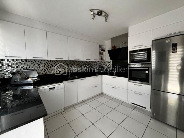 A louer MAISON  5 PIECES 192 M2 BORD DE MER BALARUC LES BAINS