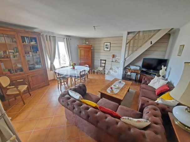 A louer APPARTEMENT DUPLEX T5 79 M2 TERRASSE BORD DE MER FREJUS