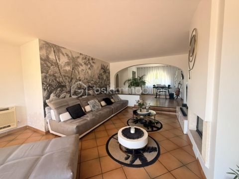 A louer MAISON 5 PIECES 211 M2 BORD DE MER POUSSAN