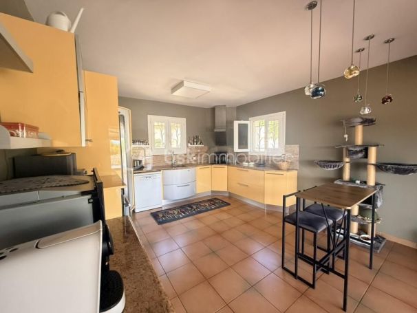 A vendre MAISON  5 PIECES 211 M2 BORD DE MER POUSSAN
