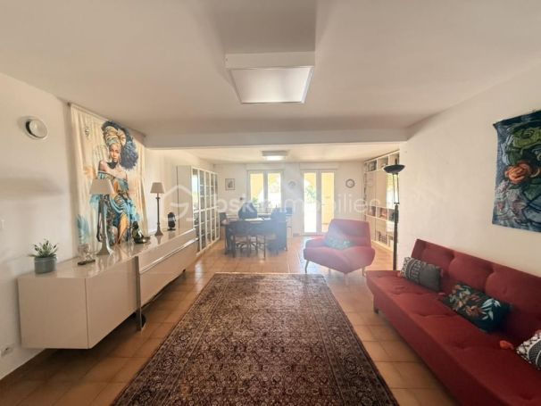 A vendre MAISON  5 PIECES 211 M2 BORD DE MER POUSSAN