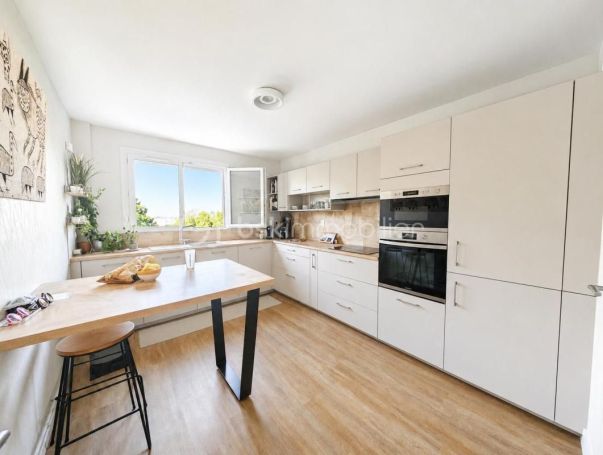 A louer APPARTEMENT T5 120 M2  CAEN