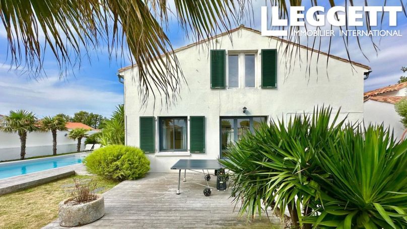 A vendre MAISON  9 PIECES 208 M2 BORD DE MER LA COUARDE SUR MER