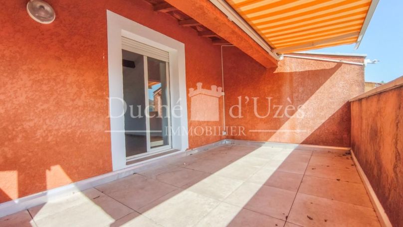 A louer APPARTEMENT T5 102 M2 TERRASSE UZES