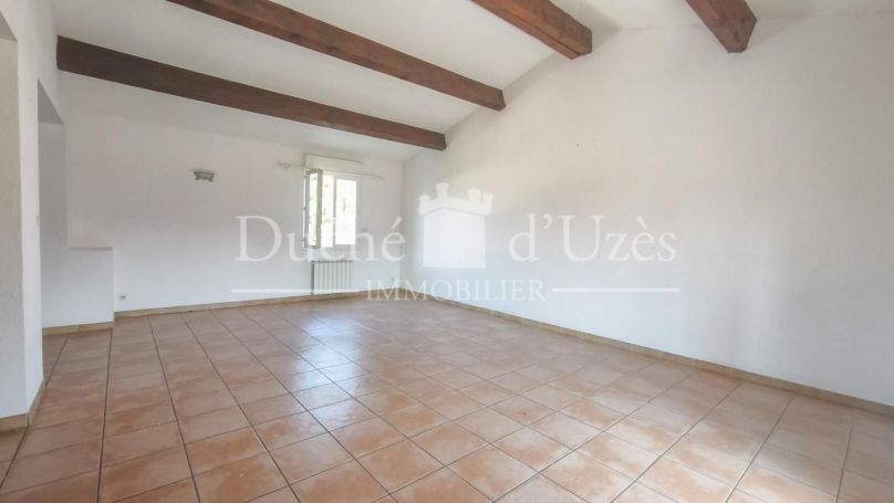 A louer APPARTEMENT T5 102 M2 TERRASSE UZES