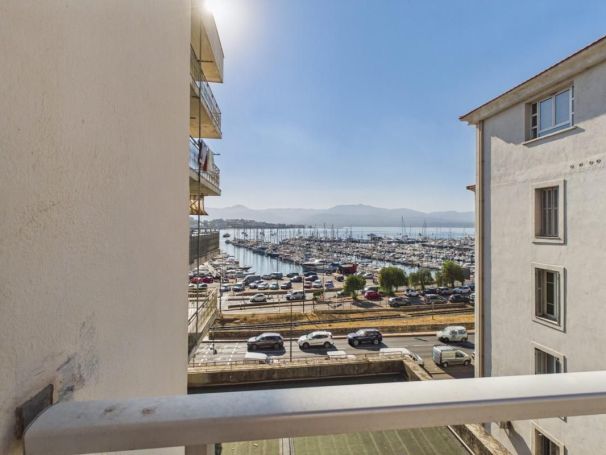 A louer APPARTEMENT T3 67 M2 TERRASSE BORD DE MER AJACCIO