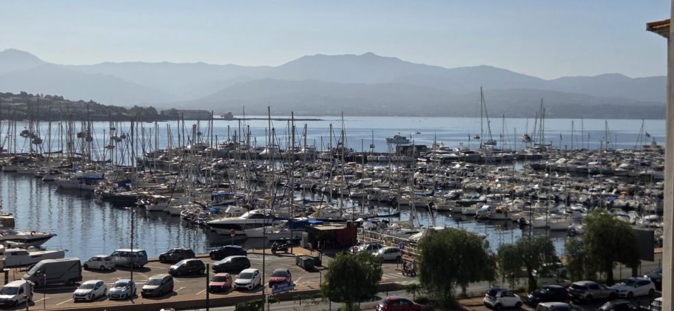 A louer APPARTEMENT T3 67 M2 TERRASSE BORD DE MER AJACCIO
