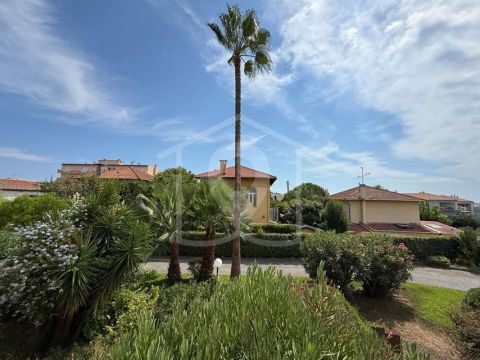 A louer STUDIO 33 M2 TERRASSE BORD DE MER JUAN LES PINS