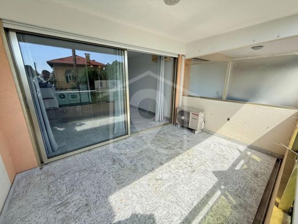 A louer STUDIO  33 M2 TERRASSE BORD DE MER ANTIBES