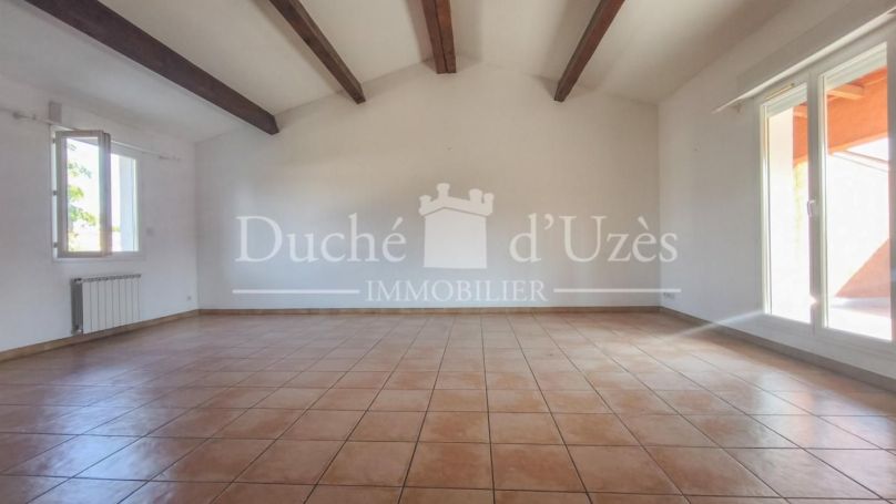 A louer APPARTEMENT T5 102 M2 TERRASSE UZES