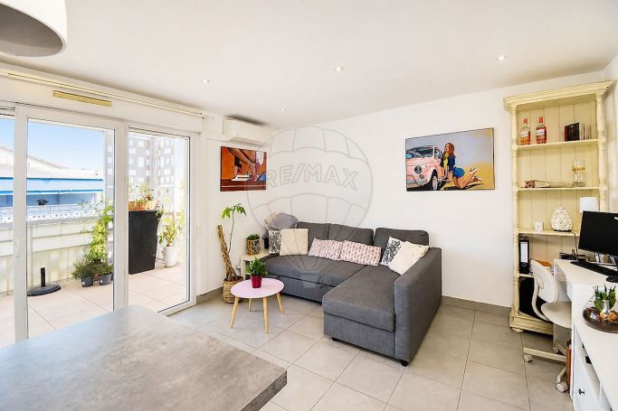 A louer APPARTEMENT T3 57 M2 TERRASSE BORD DE MER ANTIBES
