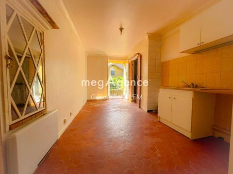 A louer STUDIO 17 M2 TERRASSE BORD DE MER ROQUEBRUNE SUR ARGENS