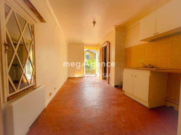 A louer STUDIO  17 M2 TERRASSE BORD DE MER ROQUEBRUNE SUR ARGENS