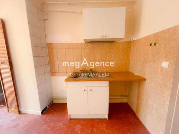 A louer STUDIO  17 M2 TERRASSE BORD DE MER ROQUEBRUNE SUR ARGENS