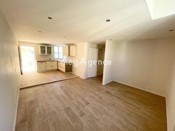 A louer APPARTEMENT T5 105 M2 BORD DE MER TOULON