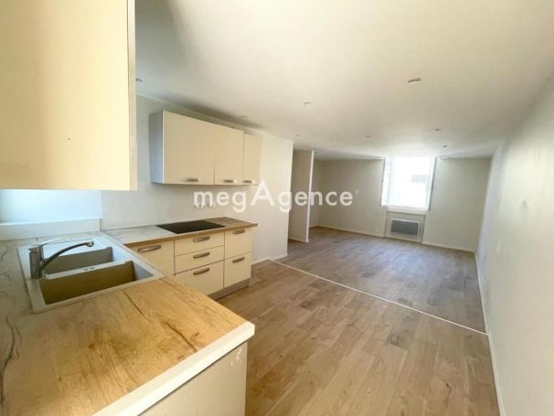 A louer APPARTEMENT T5 105 M2 BORD DE MER TOULON