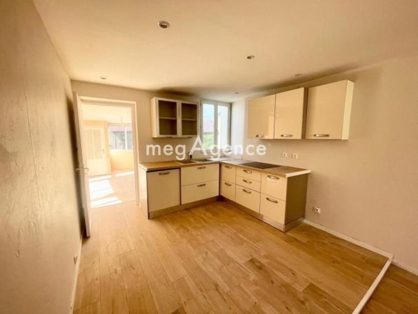 A louer APPARTEMENT T5 105 M2 BORD DE MER TOULON