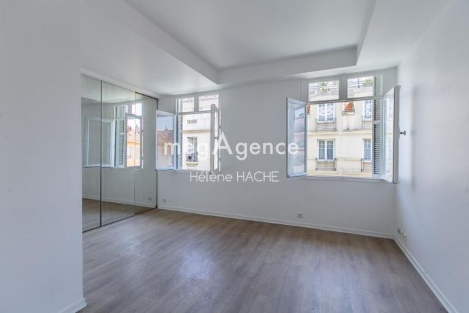 A louer APPARTEMENT T2 52 M2 BORD DE MER NICE