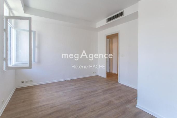 A louer APPARTEMENT T2 52 M2 BORD DE MER NICE