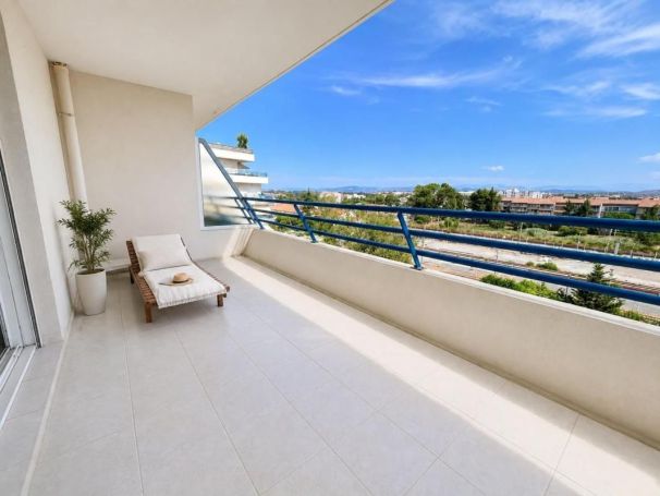 A louer APPARTEMENT T2 33 M2 TERRASSE PLAGE à PIED FREJUS