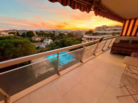 A louer APPARTEMENT DE PRESTIGE NEUF T2 47 M2 BORD DE MER FREJUS