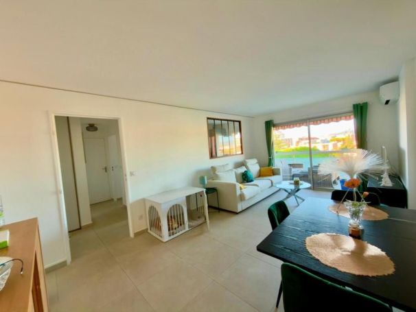 A louer APPARTEMENT DE PRESTIGE NEUF T2 43 M2 BORD DE MER FREJUS