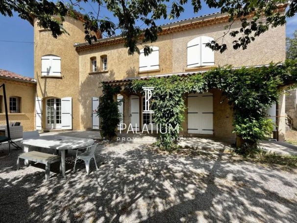 A louer MAISON  172 M2  SALON DE PROVENCE