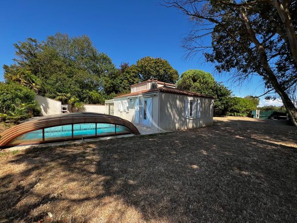 A vendre MAISON  6 PIECES 132 M2 BORD DE MER LONGEVILLE SUR MER