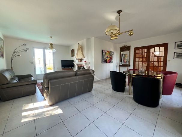 A vendre MAISON  6 PIECES 132 M2 BORD DE MER LONGEVILLE SUR MER