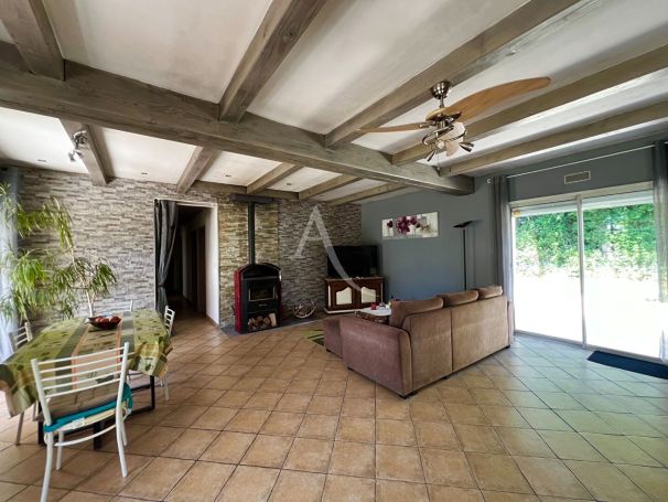 A vendre MAISON  4 PIECES 122 M2  GROSBREUIL