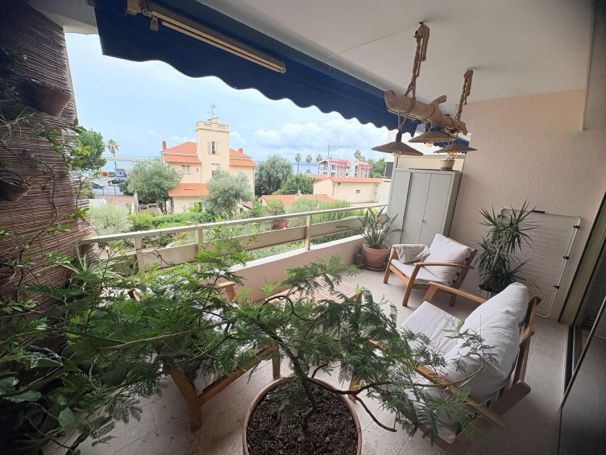 A louer APPARTEMENT T2 55 M2 TERRASSE BORD DE MER CAGNES SUR MER