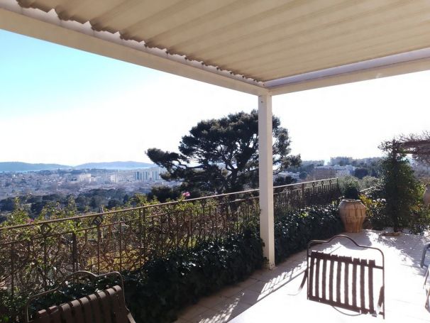 A vendre MAISON  6 PIECES 200 M2 BORD DE MER TOULON