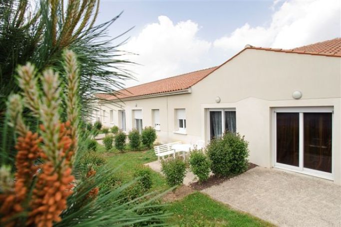 A louer APPARTEMENT T2 34 M2 TERRASSE  TONNAY CHARENTE