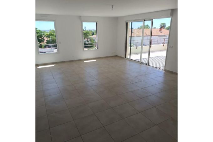 A louer APPARTEMENT T5 123 M2 TERRASSE BORD DE MER FRONTIGNAN