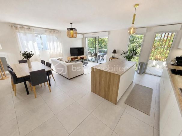 A louer APPARTEMENT T4 107 M2 TERRASSE BORD DE MER NICE