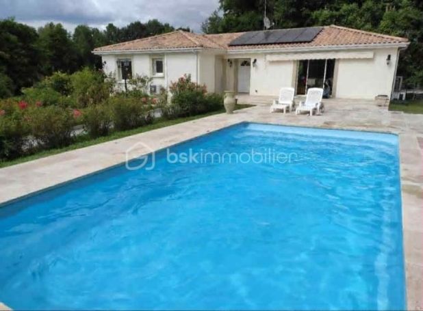 A louer MAISON  6 PIECES 133 M2  SAINT DENIS DE PILE