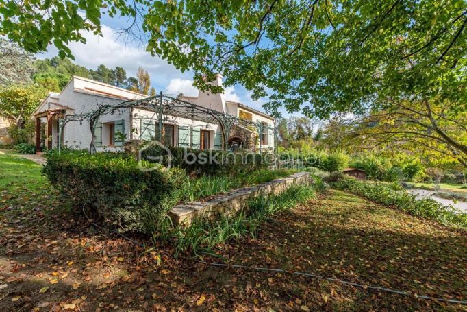 A louer MAISON  DE MAîTRE  MEOUNES LES MONTRIEUX