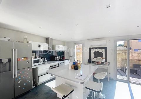 A louer MAISON CONTEMPORAINE BORD DE MER HYERES