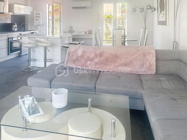 A louer MAISON  CONTEMPORAINE BORD DE MER HYERES