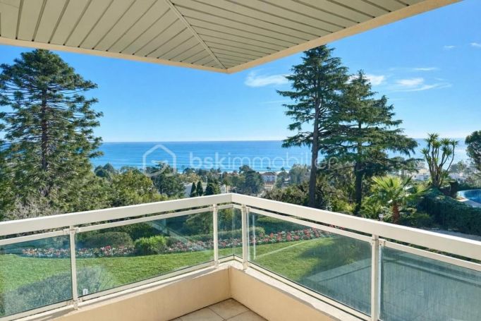 A louer APPARTEMENT T3 86 M2 TERRASSE VUE MER CANNES