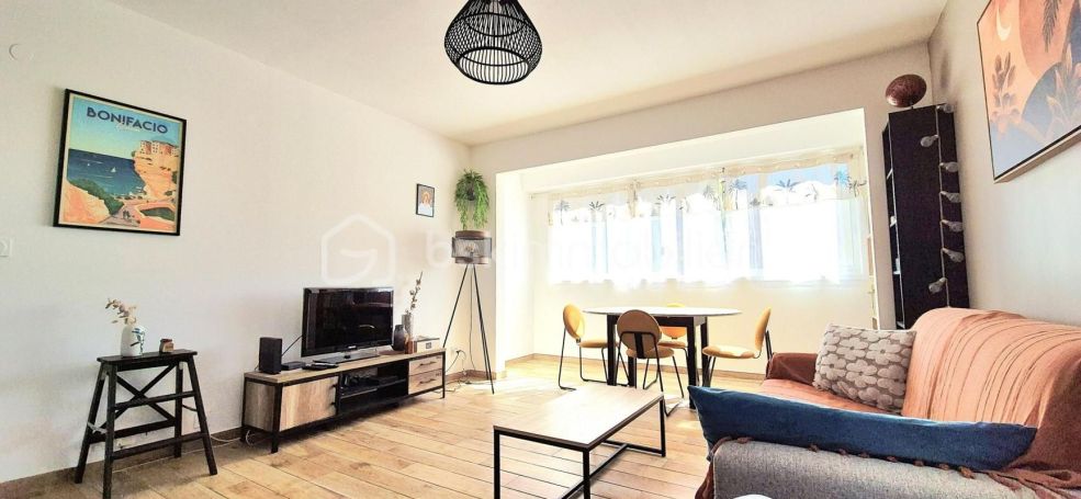A louer APPARTEMENT T2 45 M2 BORD DE MER HYERES
