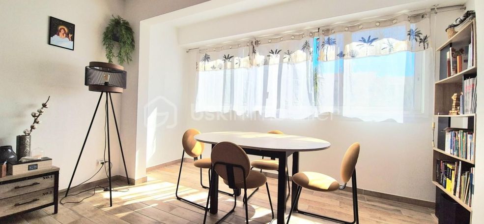 A louer APPARTEMENT T2 45 M2 BORD DE MER HYERES
