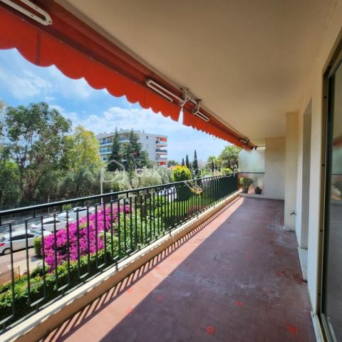 A louer APPARTEMENT T2 51 M2 TERRASSE BORD DE MER NICE
