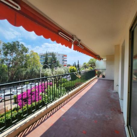 A louer APPARTEMENT T2 51 M2 TERRASSE BORD DE MER NICE
