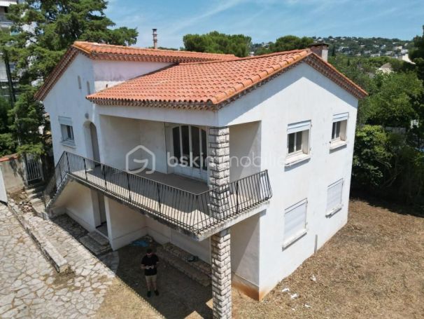 A louer APPARTEMENT T7 200 M2 TERRASSE BORD DE MER SETE