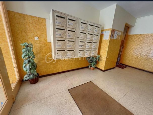 A louer APPARTEMENT T3 69 M2 BORD DE MER TOULON