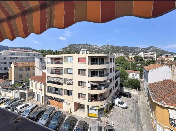 A louer APPARTEMENT T3 69 M2 BORD DE MER TOULON