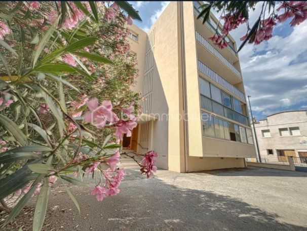 A louer APPARTEMENT T3 69 M2 BORD DE MER TOULON